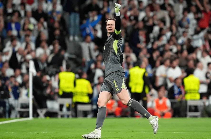 欧冠官方：拜仁门将诺伊尔当选本周欧冠最佳球员