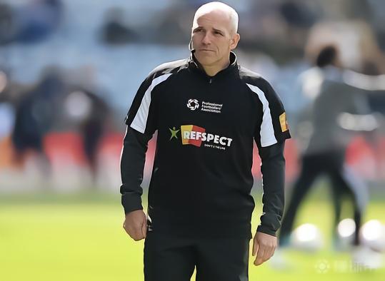 邮报：曼联vs利兹联一名边裁遭指控，PGMO暂未决定是否更换他