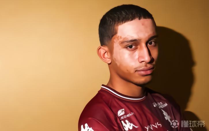 好消息，此前重返火场救女友的梅斯小将多斯桑托斯回归训练