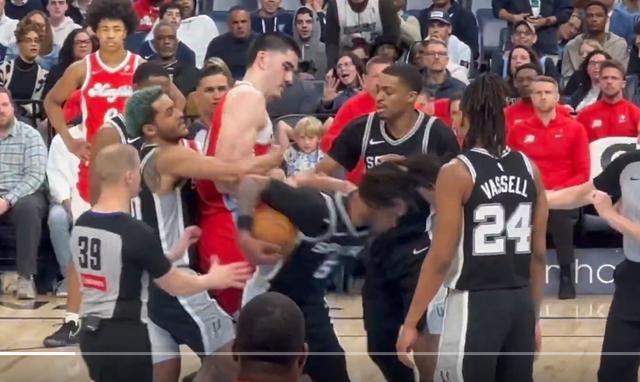 昔日爱徒NBA赛场起冲突，康大主帅竟吃瓜叫好？