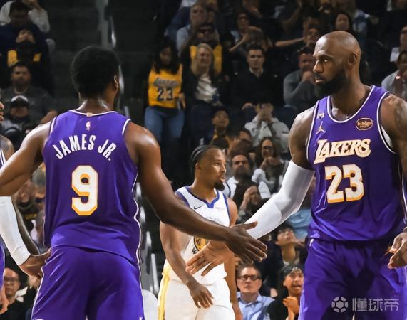 复出高效率，詹姆斯17中11&三分5中3砍26分8板11助2断1帽