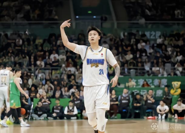 媒体人：赵睿目前处于治疗恢复期，4月17日战山东会再进行评估