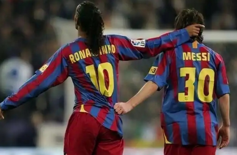 皮克：梅西一线队第一天 小罗主动坐到他的旁边