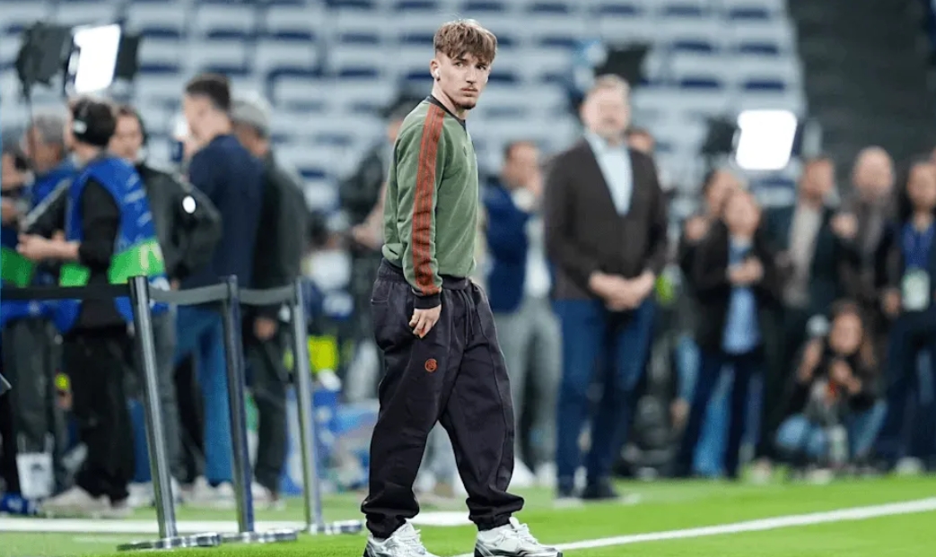 拜仁官方：卡尔右腿肌肉纤维撕裂 将暂时缺阵