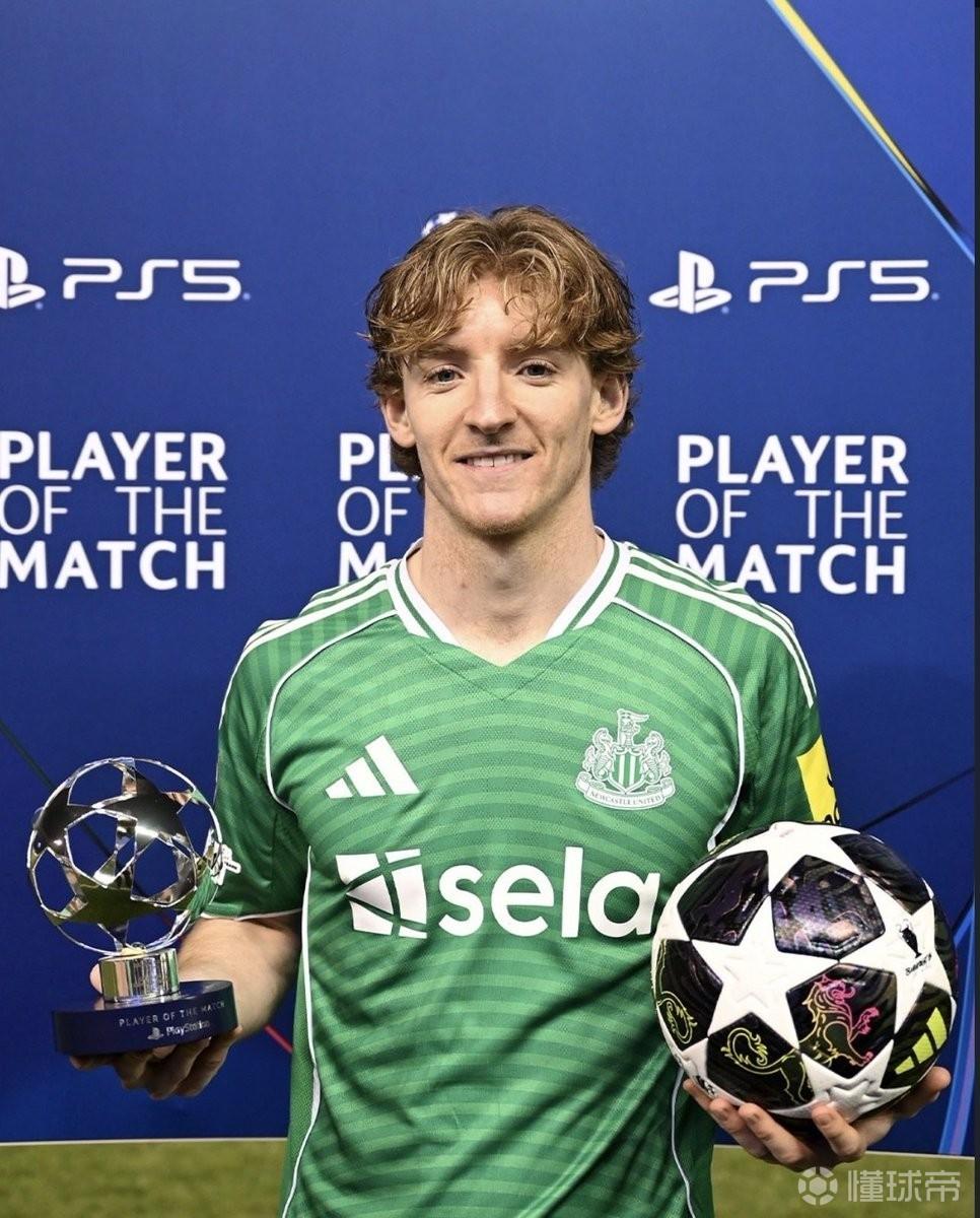 记者：拜仁不排除引进戈登，已与球员团队取得联系