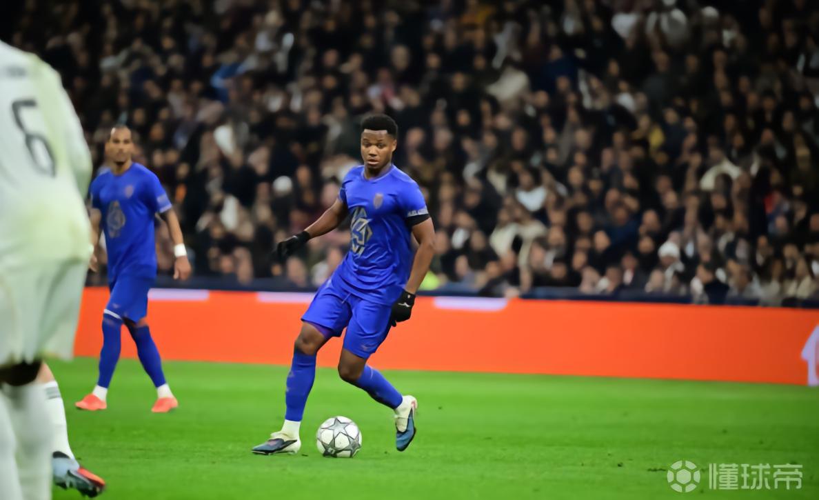 队报：摩纳哥想行使法蒂的1100万欧元买断选项，球员愿意留队