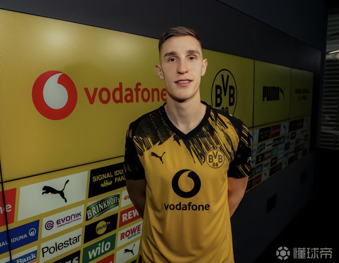 布克：施洛特贝克是世界最佳中后卫之一，他续约多特能更成功