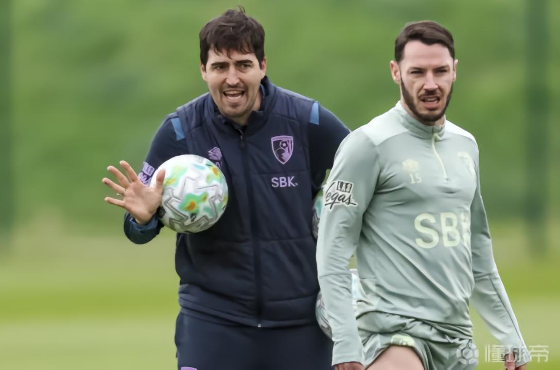 英媒：利物浦欣赏伯恩茅斯主帅伊劳拉，他将在今夏成为自由身