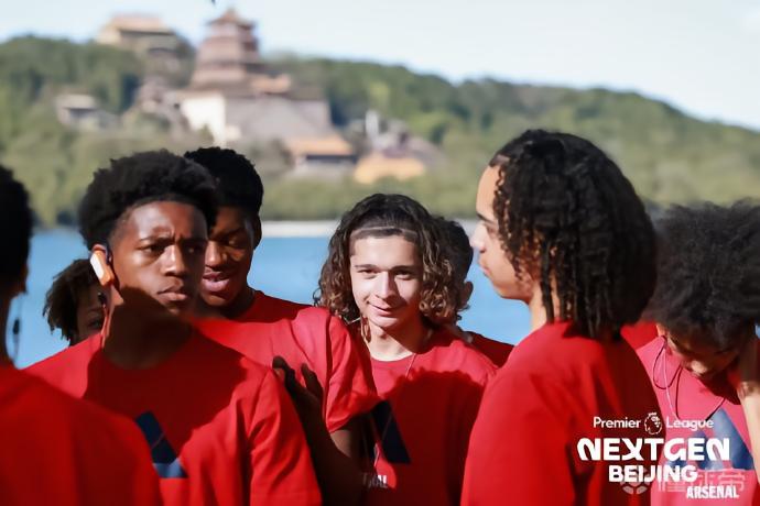 英超青年杯休赛日，三支英超球队小将游览颐和园体验中国功夫