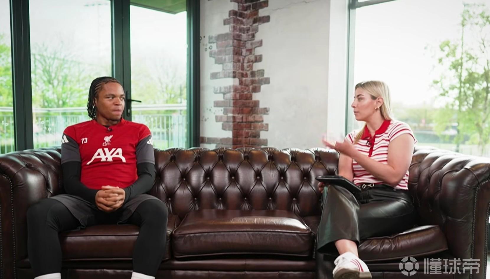 恩古莫哈：最崇拜的球员是内马尔；希望能赢得金球奖和世界杯