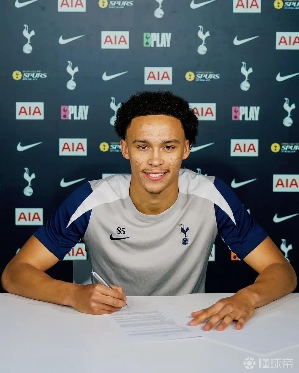 官方：热刺与18岁青训中卫马拉奇-哈迪签下长约