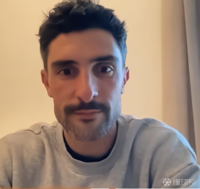 黄潜旧将：面对MSN的巴萨摸不着球，防C罗是身体上的巨大考验