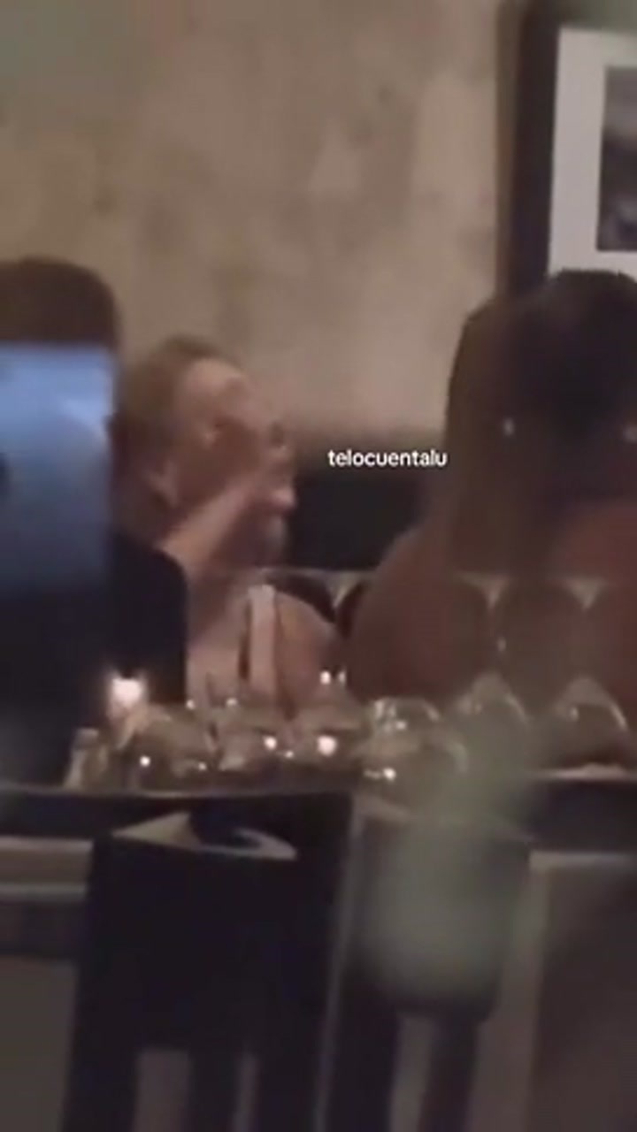 姆巴佩被拍到在对阵赫罗纳赛后和女友在餐厅用餐