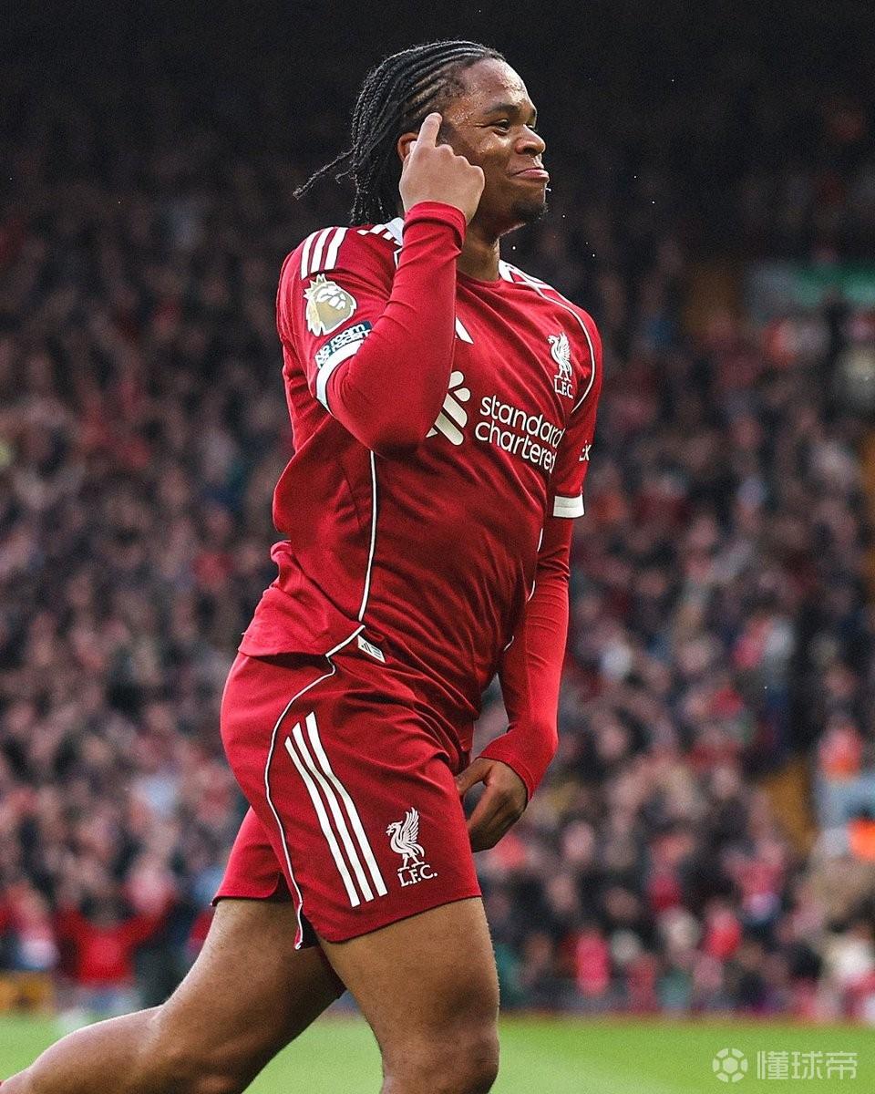 精彩兜射破门，17岁小将恩古莫哈打入他在安菲尔德的首球