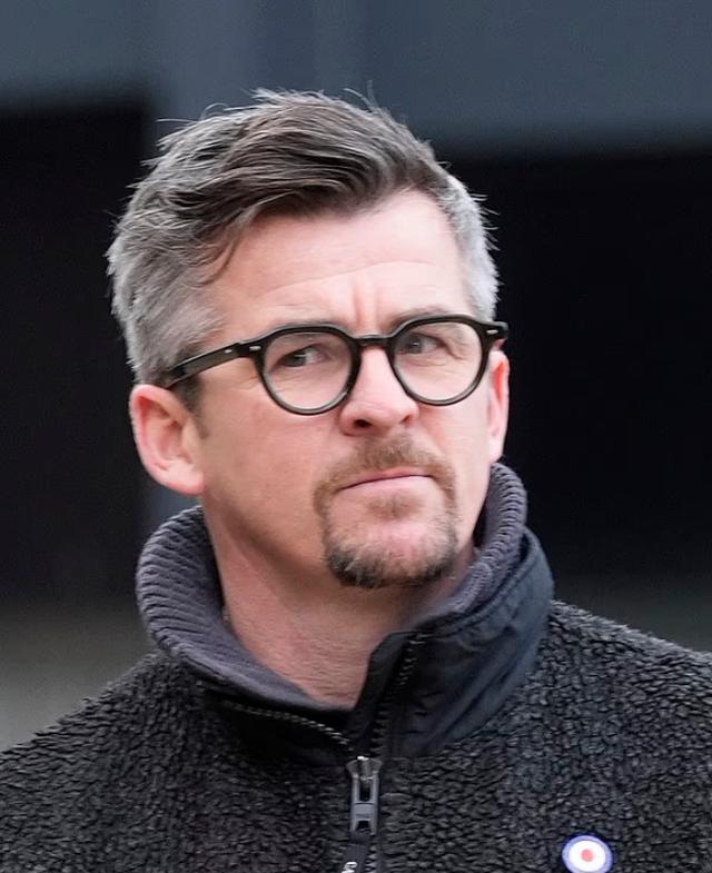 前英超恶汉巴顿狱中近况：暴瘦当球队队长，还向狱友推销自传