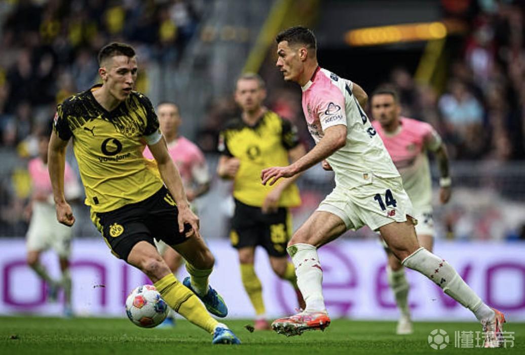 多特高层：嘘施洛特贝克是不合适的，球迷和多特球员是共同体