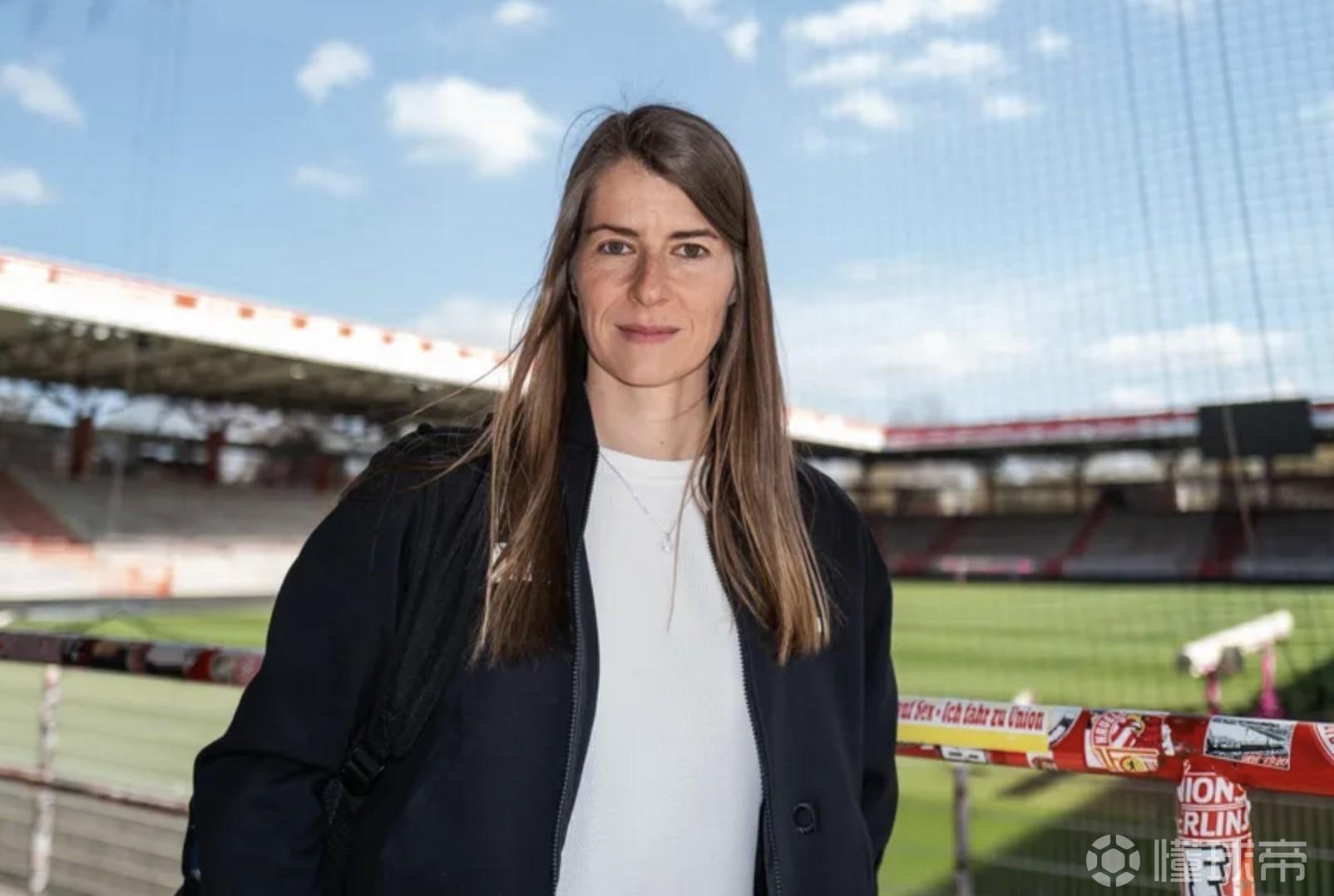 柏林联合官方：女主帅埃塔接任鲍姆加特执教到赛季末；成德甲首位女性主帅