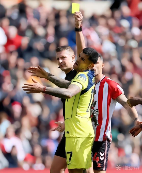 自英超首秀以来，罗梅罗领牌数量为同期英超后卫最多