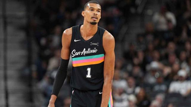 狂轰40分打爆独行侠！文班解锁65场大关，MVP和一阵稳了？