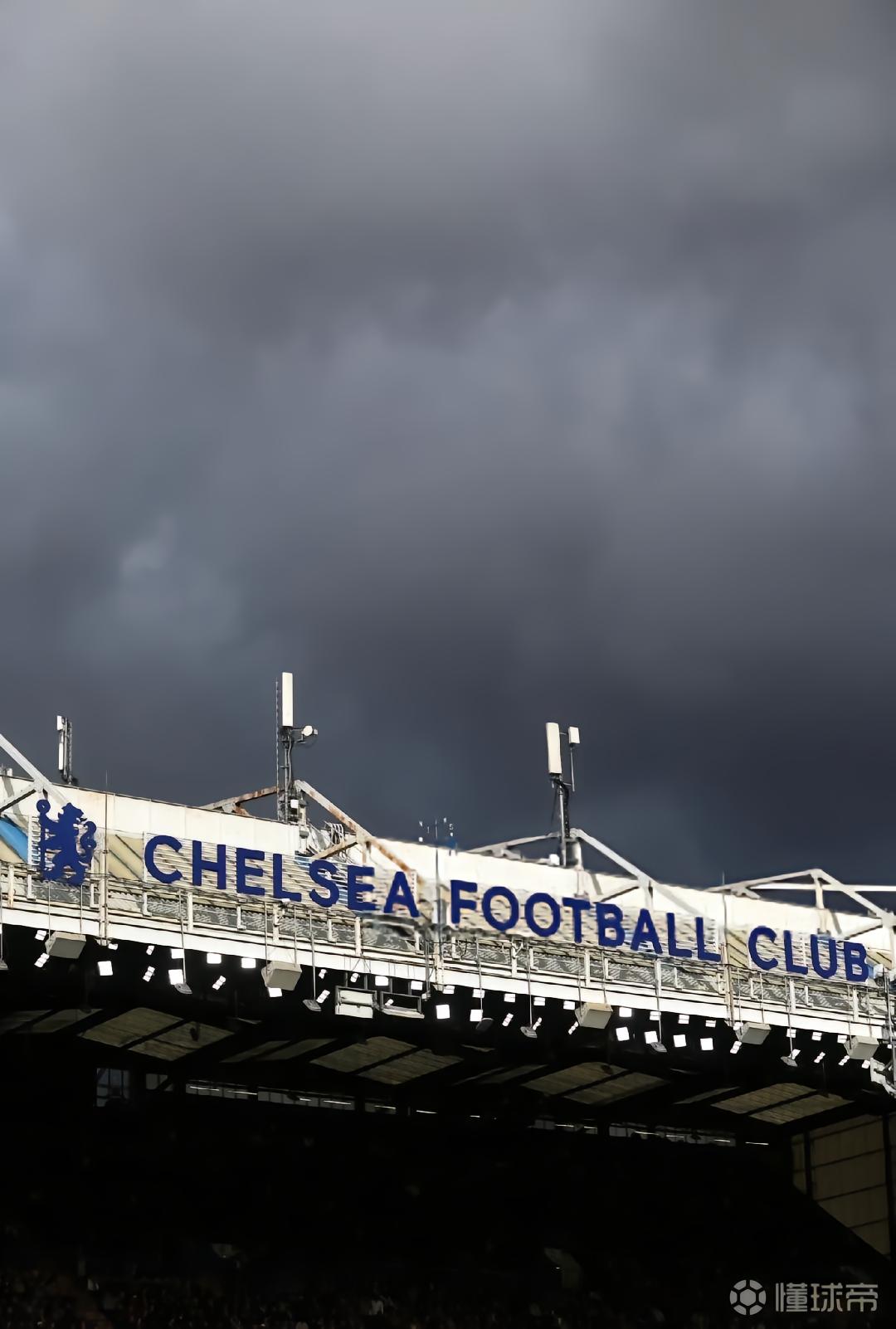 喝倒彩，博主：球队完成简单传导后，切尔西球迷高唱“哦嘞哦嘞”