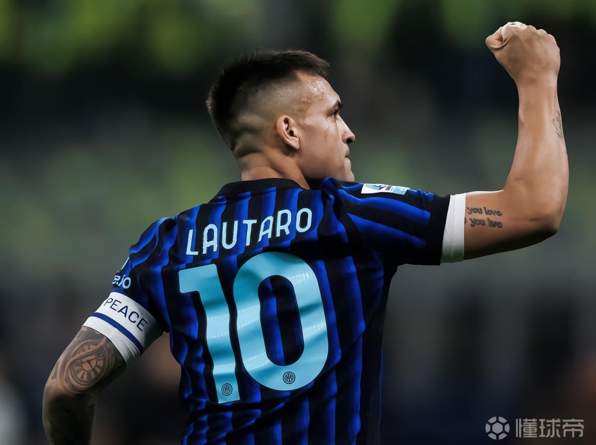 记者：劳塔罗带伤进入替补席，虽然无法出场但他希望陪伴队友