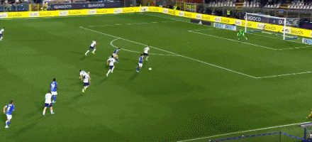 国米让二追四4-3科莫，图拉姆、邓弗里斯各进两球