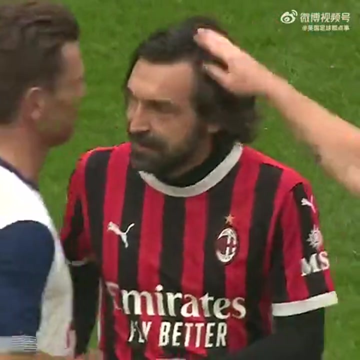 45岁的皮尔洛依旧能踢出一脚任意球世界波