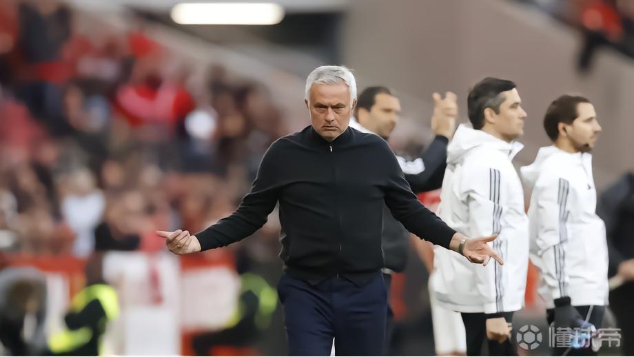 穆里尼奥：裁判中场休息时为判罚错误向球员道歉，我很欣赏