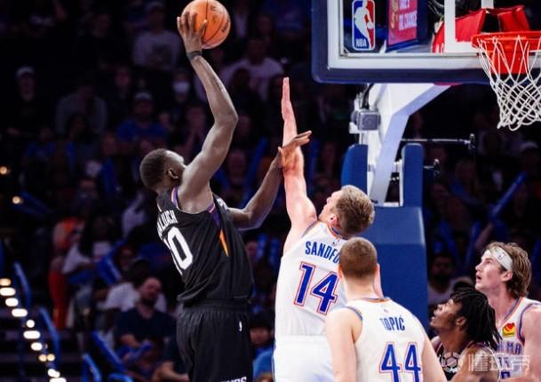 发挥高效&得分生涯新高，马鲁阿奇15中8砍18分14板1断2帽