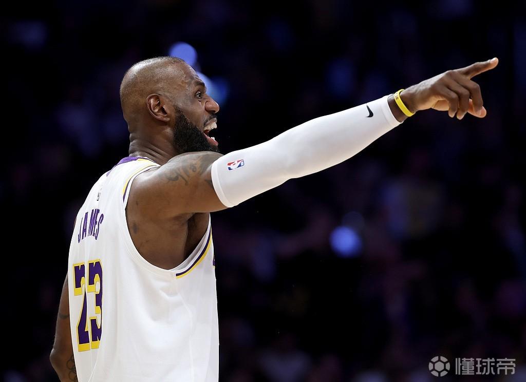 詹姆斯赛季表现：场均21分新秀以来最低，打破命中数和最老三双纪录