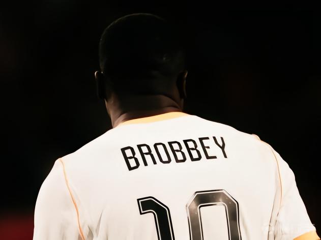 导致罗梅罗受伤，布罗比社媒收到大量种族歧视言论