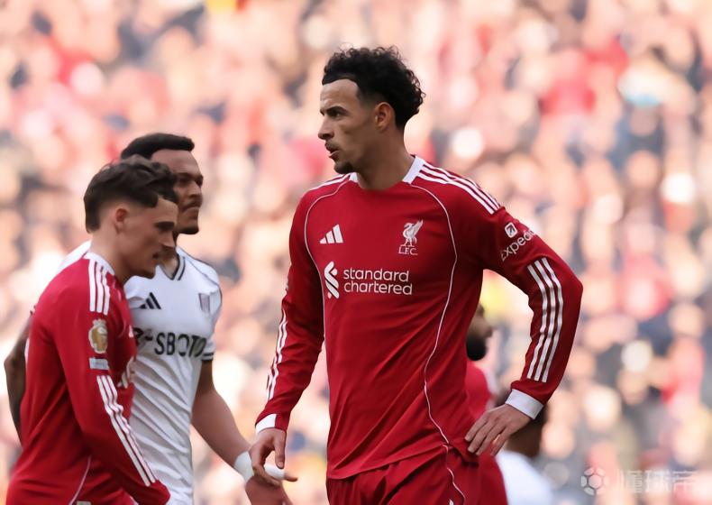 记者：琼斯参加利物浦合练，上场比赛他因腹股沟不适被换下