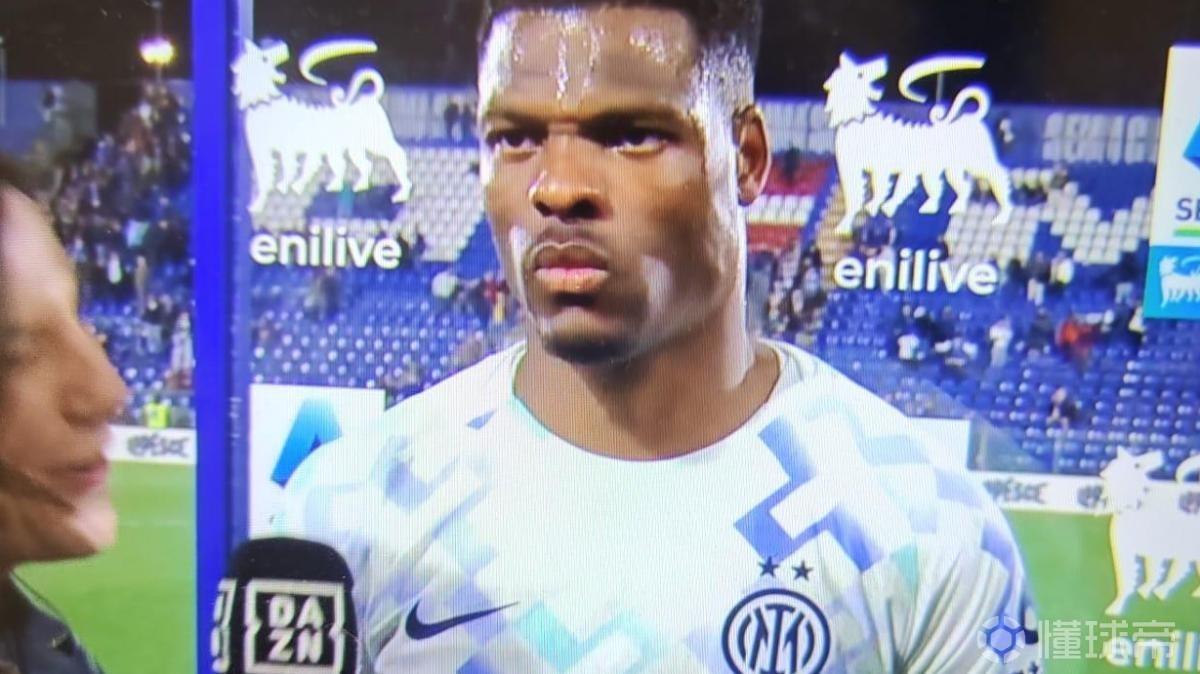 邓弗里斯：我为自己的表现感到自豪；夺冠？让我们拭目以待