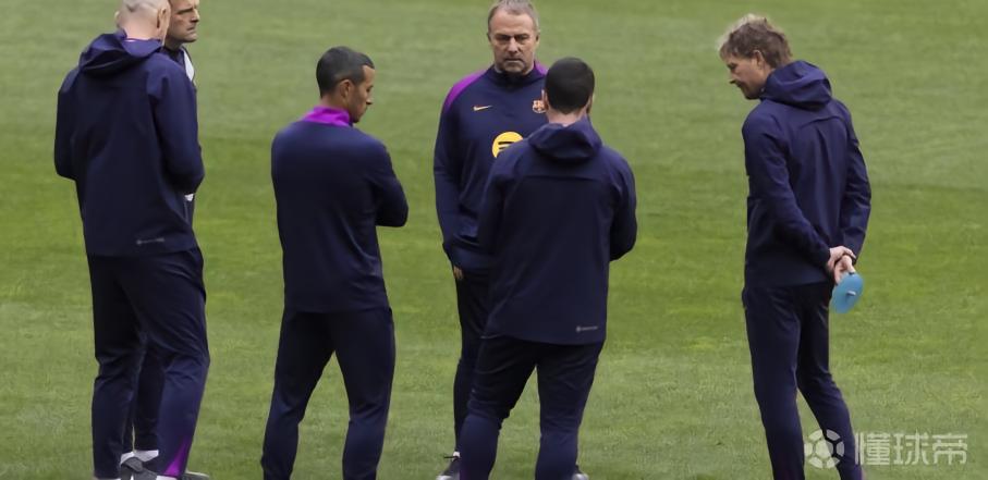 西媒：训练课前，弗里克向欧足联官员抱怨大都会球场草皮问题