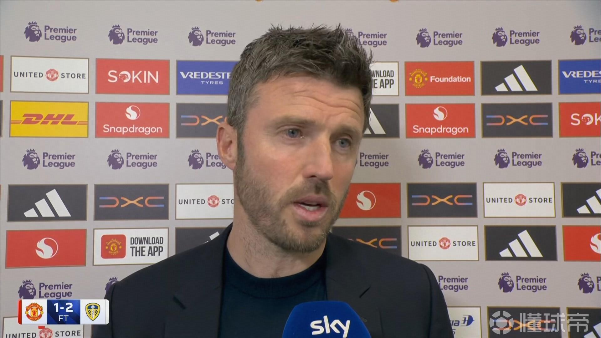 卡里克：对方能肘击约罗，利马被甩到脸顺势带到头发却被罚下