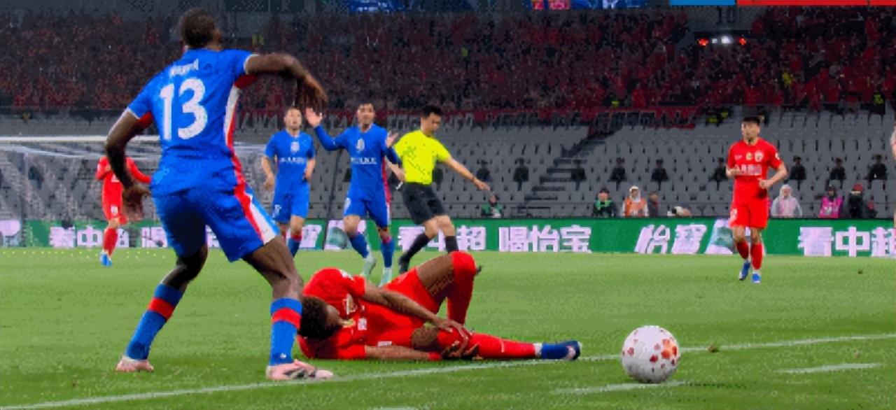 海港王牌外援遭遇重伤，因祸得福一人成最大受益者，迎来上位良机