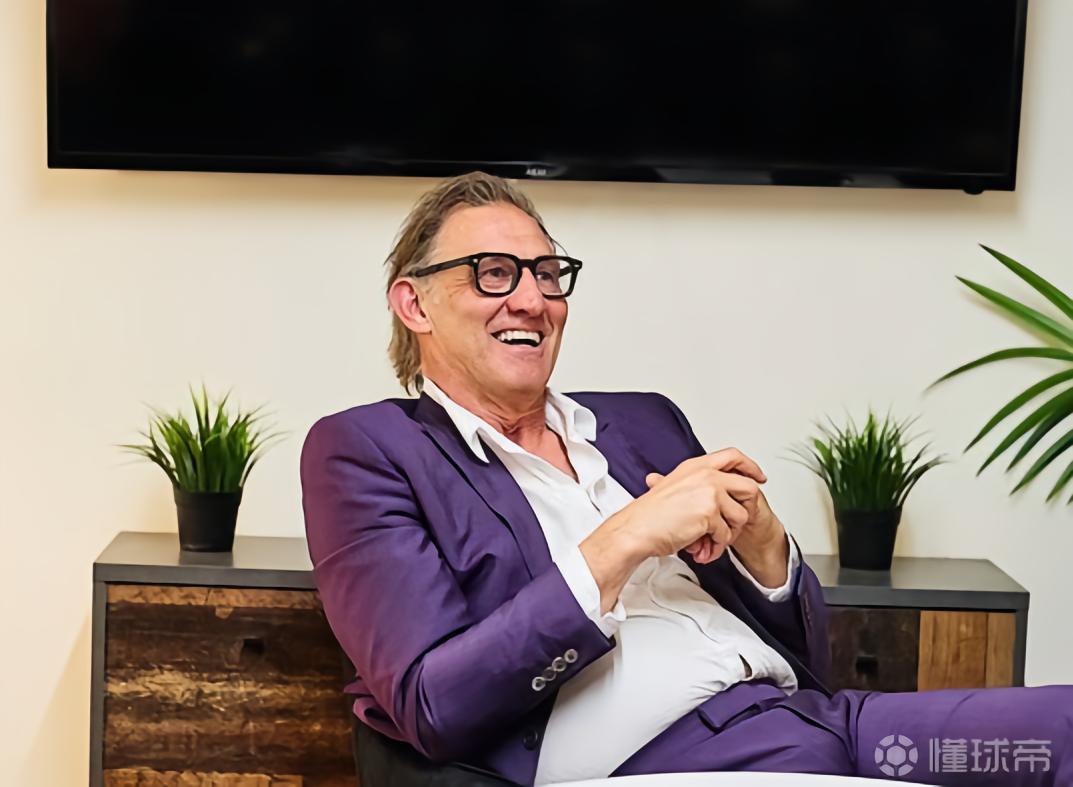 阿森纳传奇亚当斯将发布新书，庆祝自己成功戒酒30周年