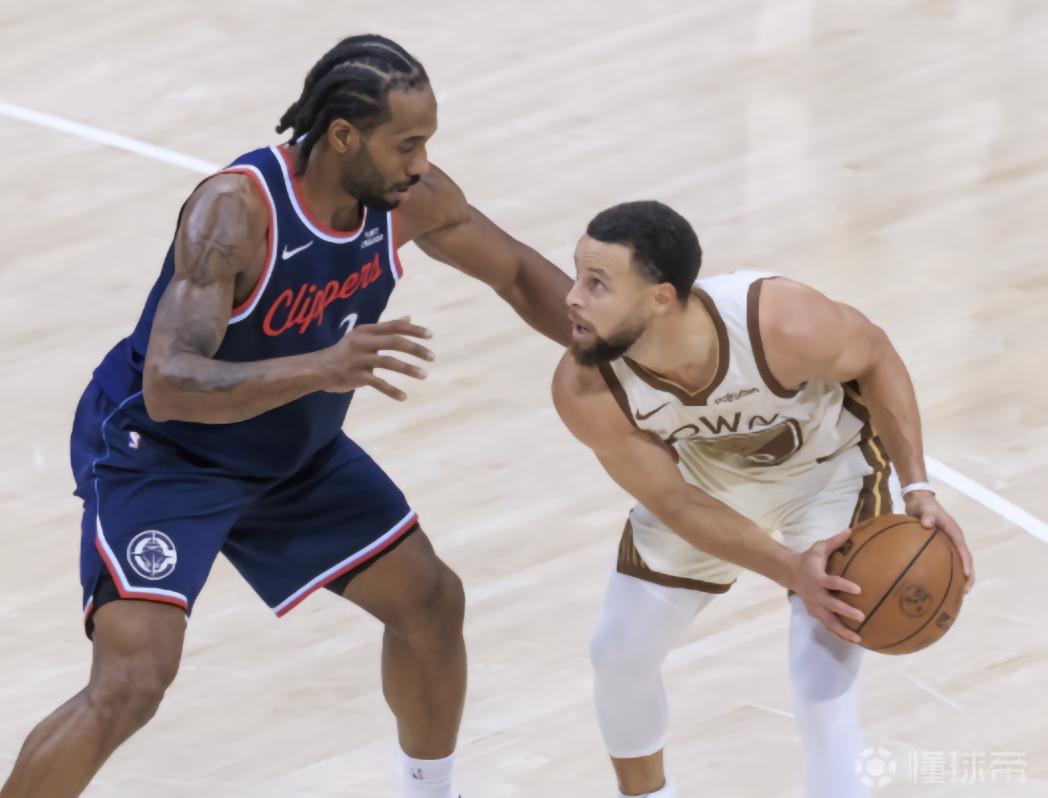 库里谈对阵快船：他们有很多的换防，我们进攻端的空间要合适