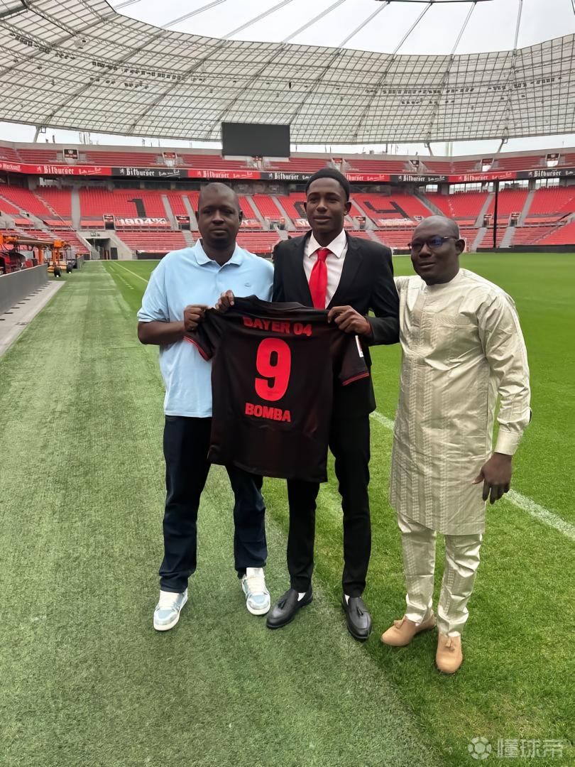 记者：勒沃库森已经签下18岁马里前锋恩吉库拉-邦巴