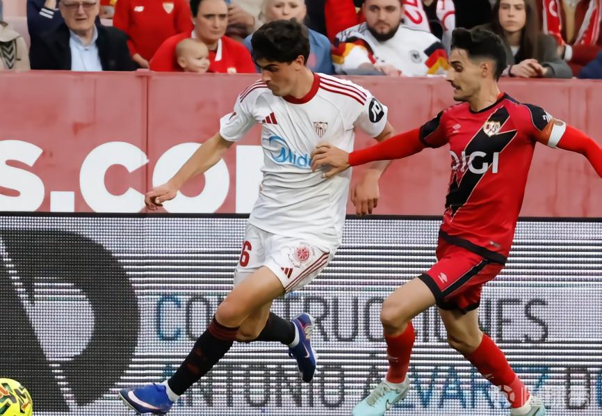 胡安卢经纪人：那不勒斯想签下他，但他始终忠于塞维利亚