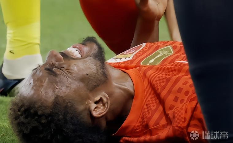 海港官方：加布里埃尔右膝髌骨肌腱断裂，将尽快进行手术治疗