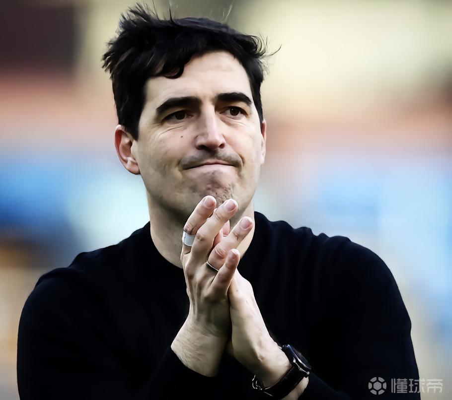 TA盘点伊劳拉执教樱桃经典胜仗：终场前9分钟连入3球逆转埃弗顿