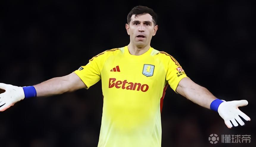 邮报：维拉正在关注特拉福德，并考虑听取对大马丁的报价