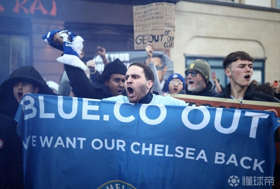 输曼城火上浇油，踢曼联赛前切尔西球迷组织将游行抗议BlueCo