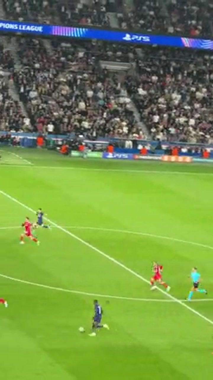 这球可惜了！实拍登球王差点上演帽子戏法