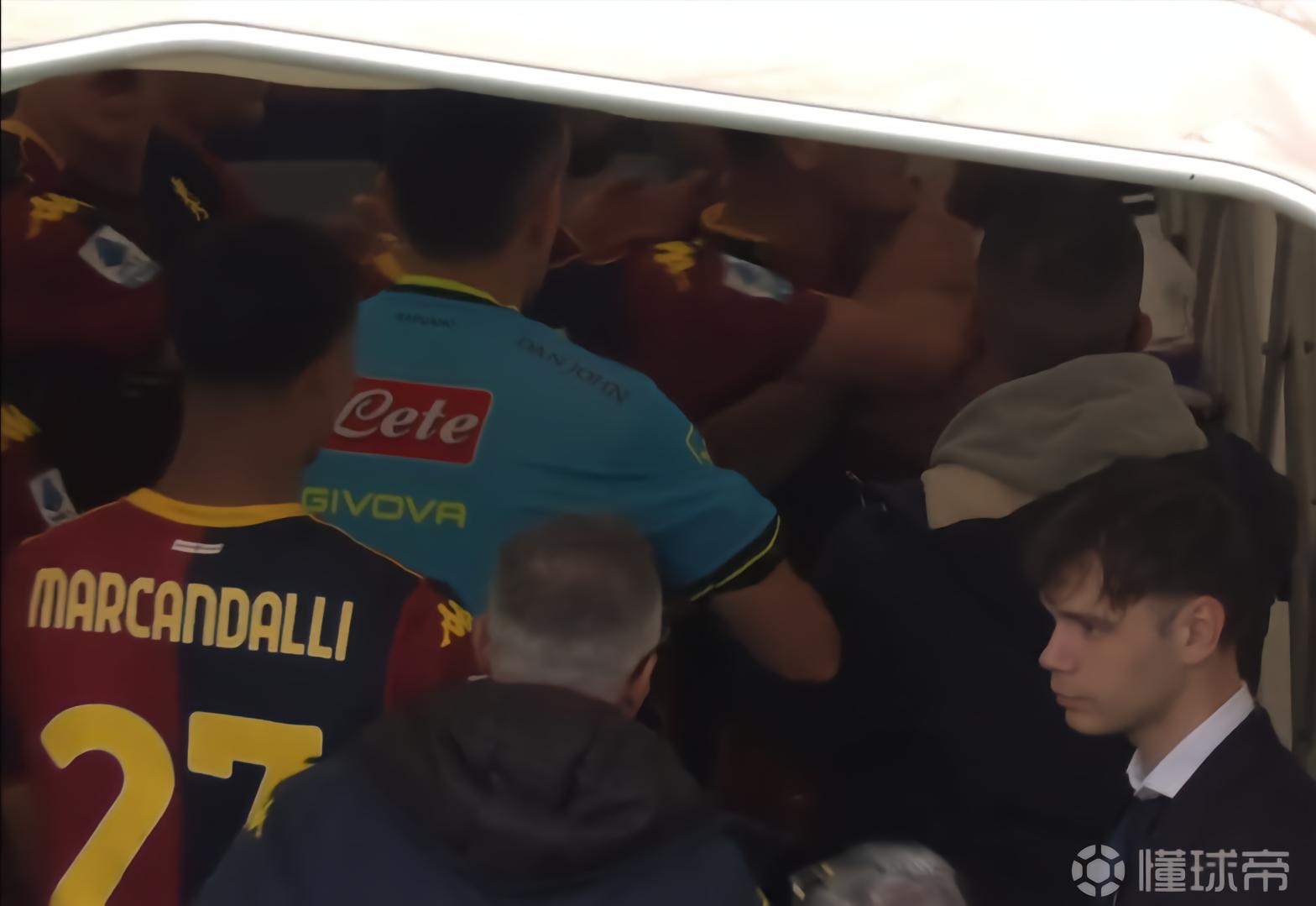 官方：贝拉尔迪与埃勒特松因中场休息时斗殴被禁赛2场+罚款