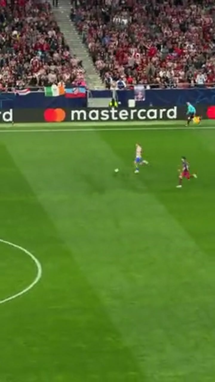 实拍格列兹曼一脚出球撕破巴萨防线 卢克曼包抄破门