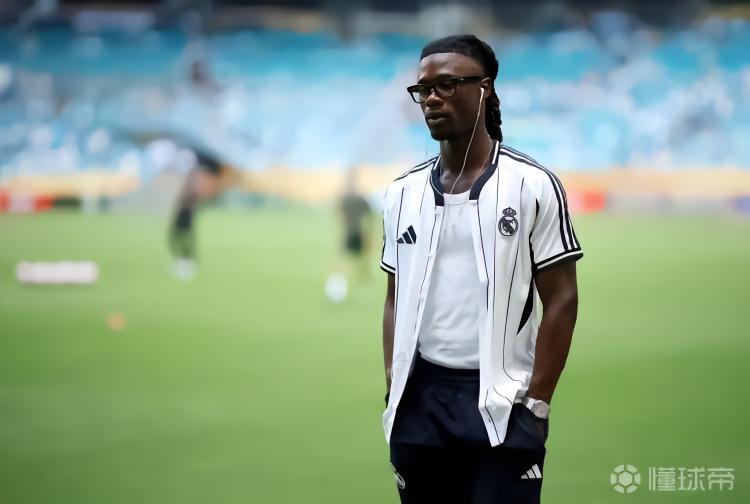 罗马诺：皇马无意主动出售卡马文加，球员本人也希望继续留下