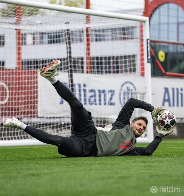 拜仁官方：乌尔赖希今天恢复了有球训练