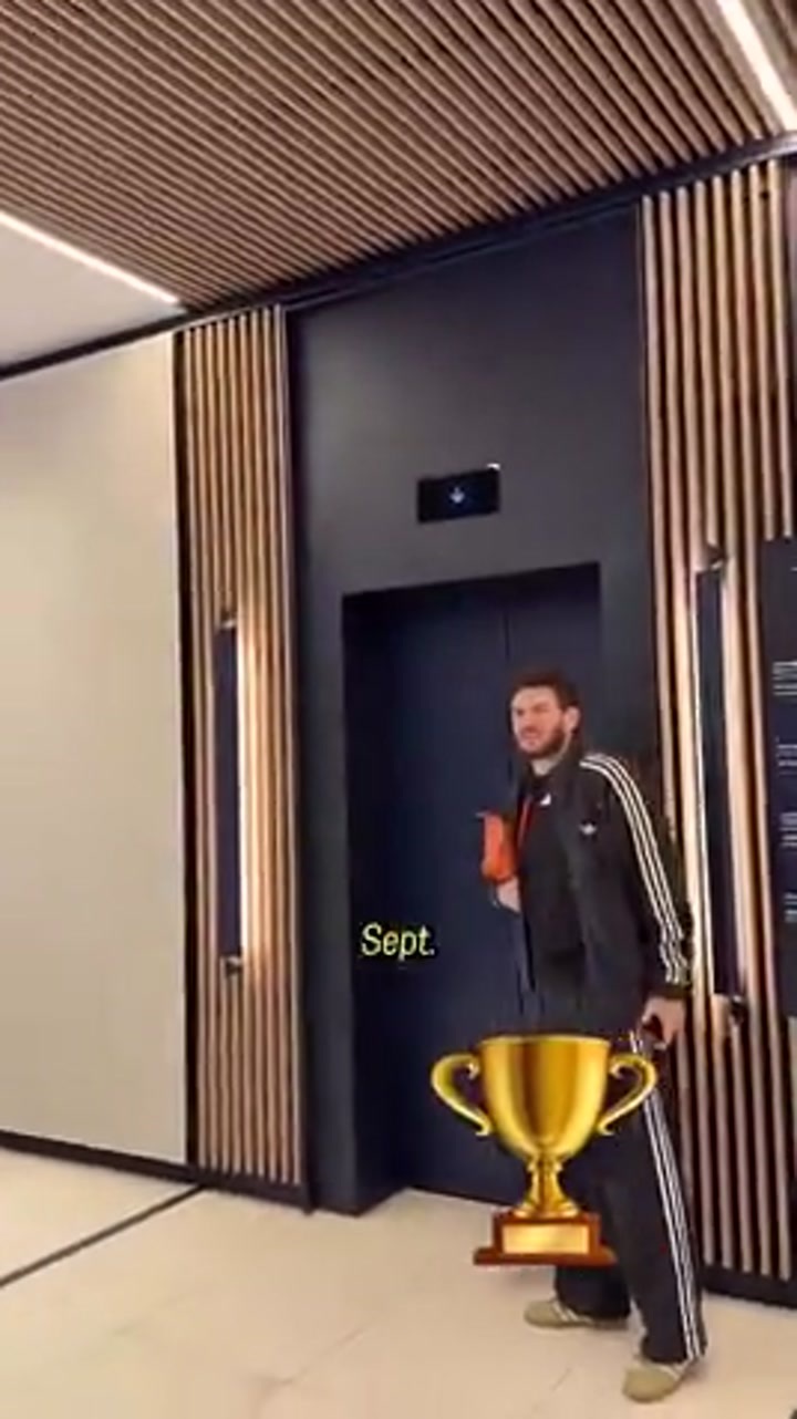 采访巴黎球员：来到巴黎以后拿了多少座冠军？